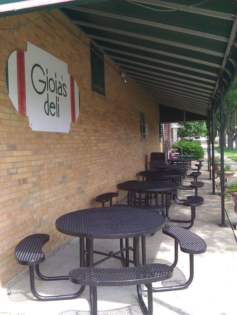 Outdoor patio at Gioia's Deli on The Hill
